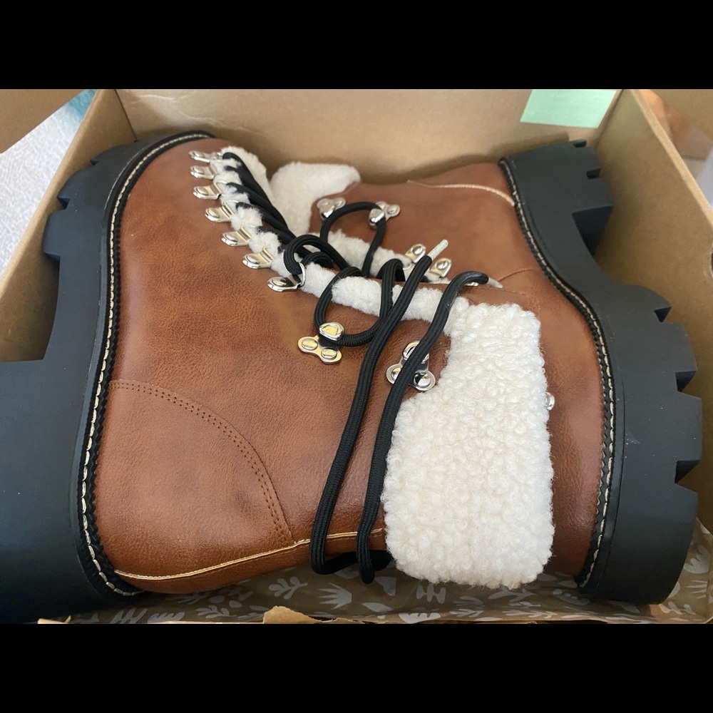 Women's Size 9 Steve Madden by Cool Planet Boots unworn